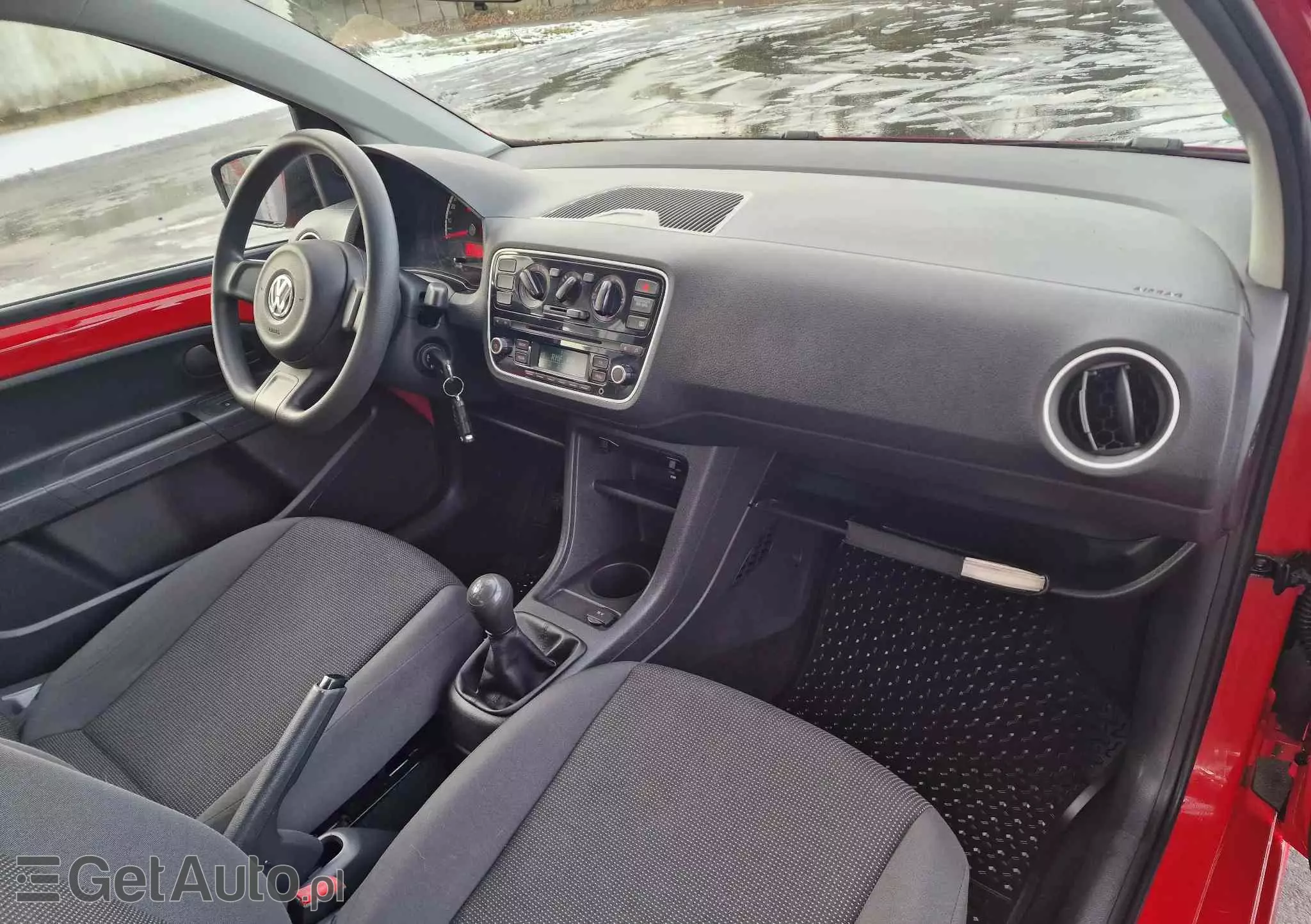 VOLKSWAGEN Up! 1.0 beats