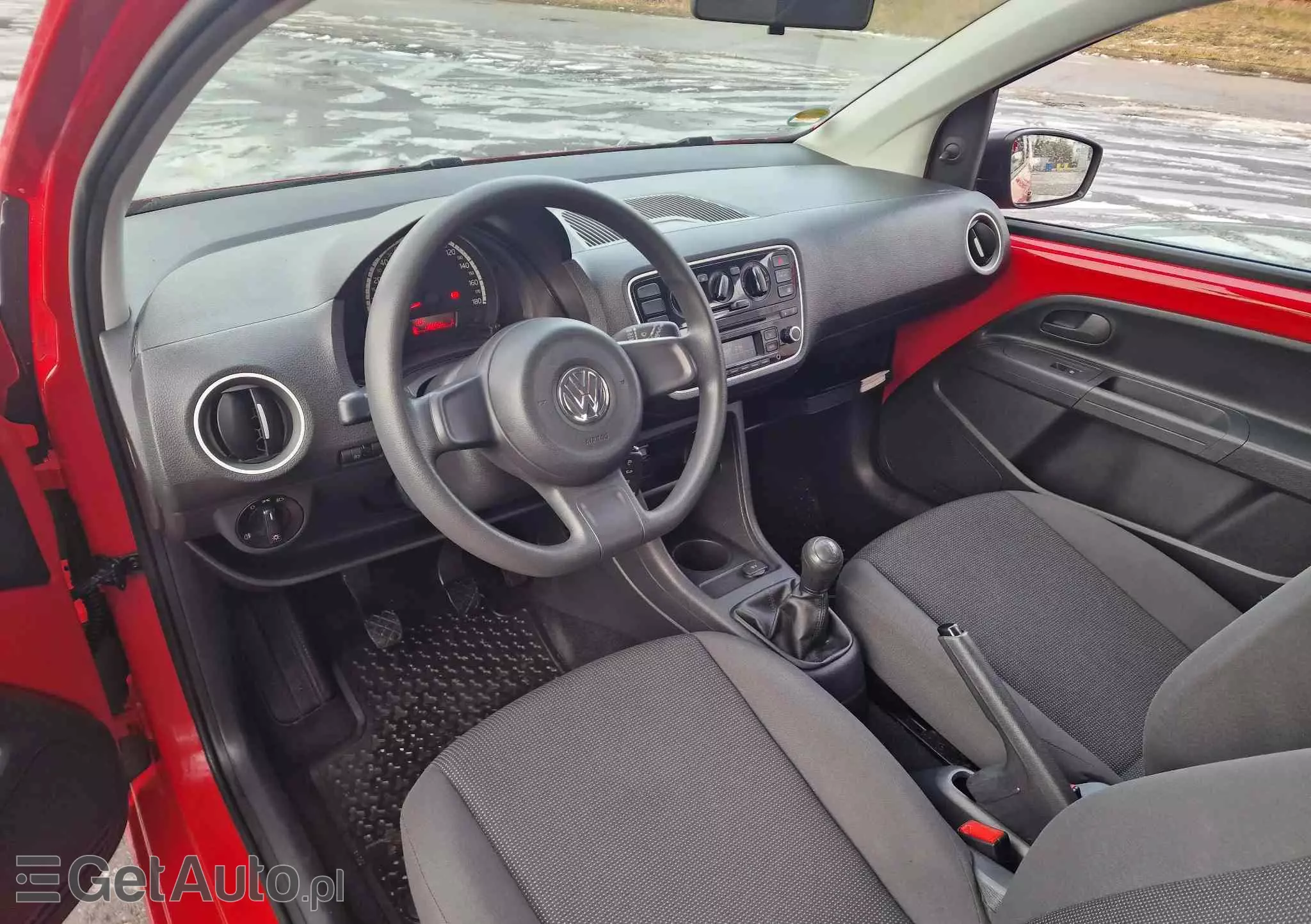 VOLKSWAGEN Up! 1.0 beats