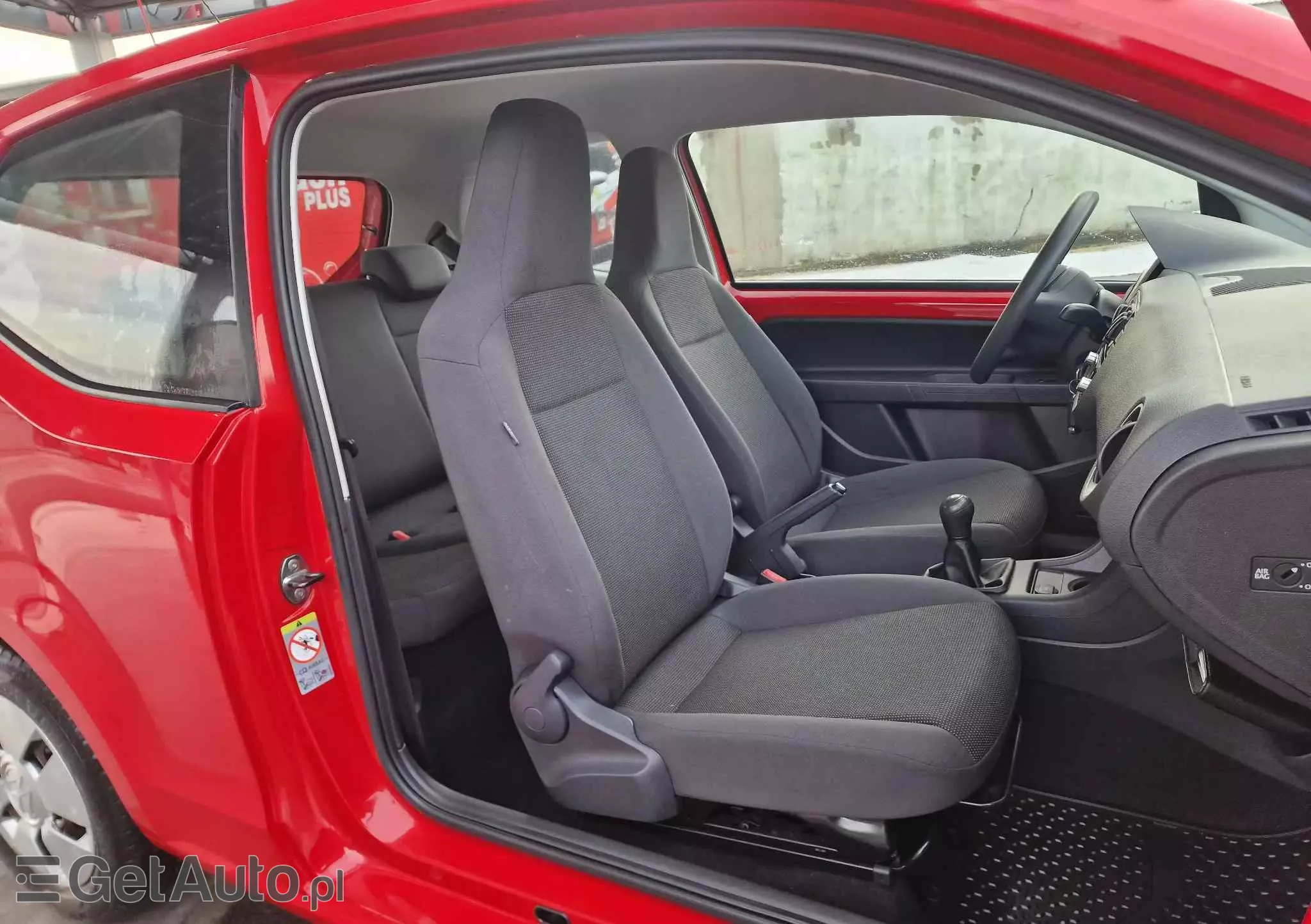 VOLKSWAGEN Up! 1.0 beats