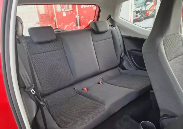 VOLKSWAGEN Up! 1.0 beats