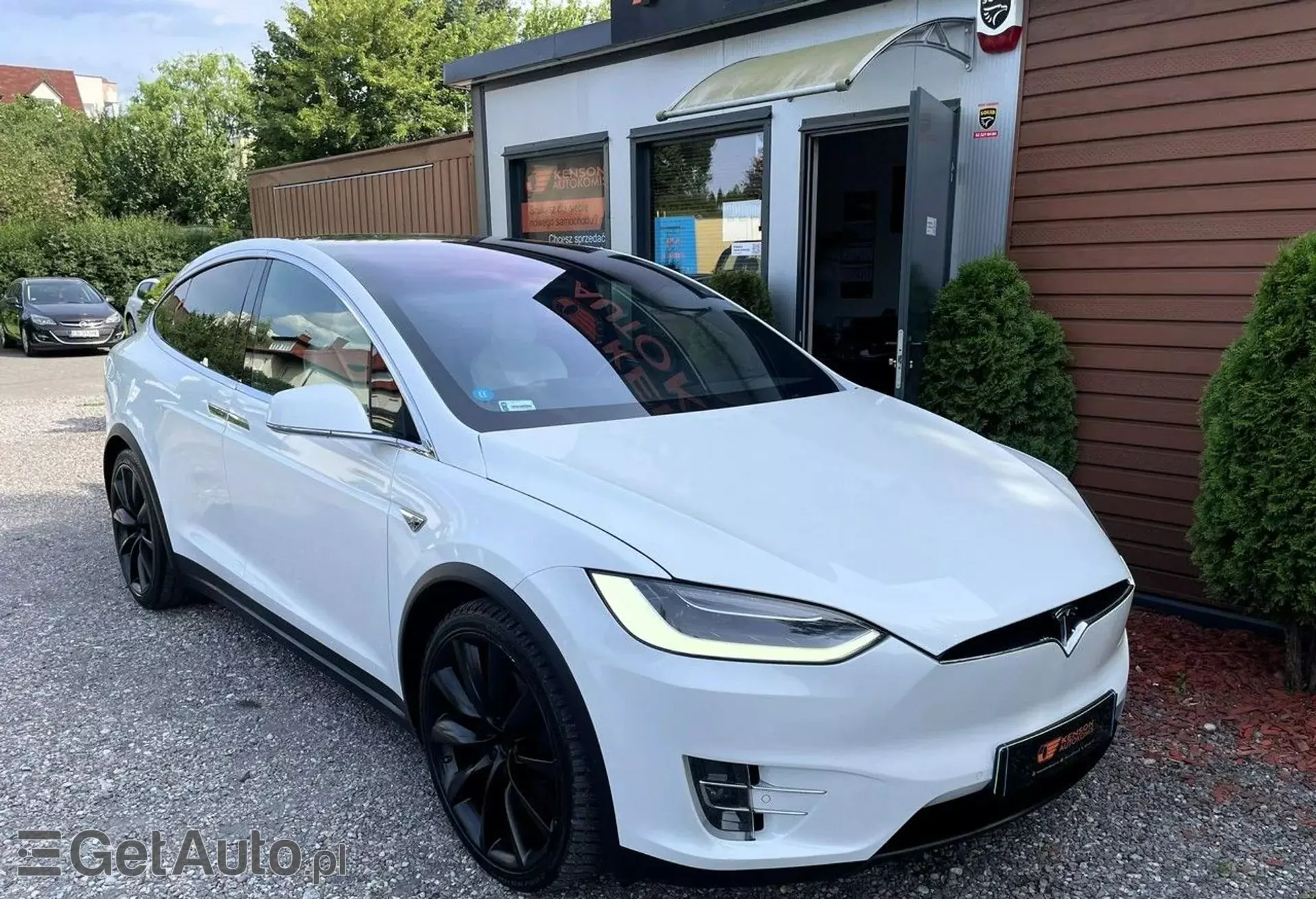 TESLA Model X 