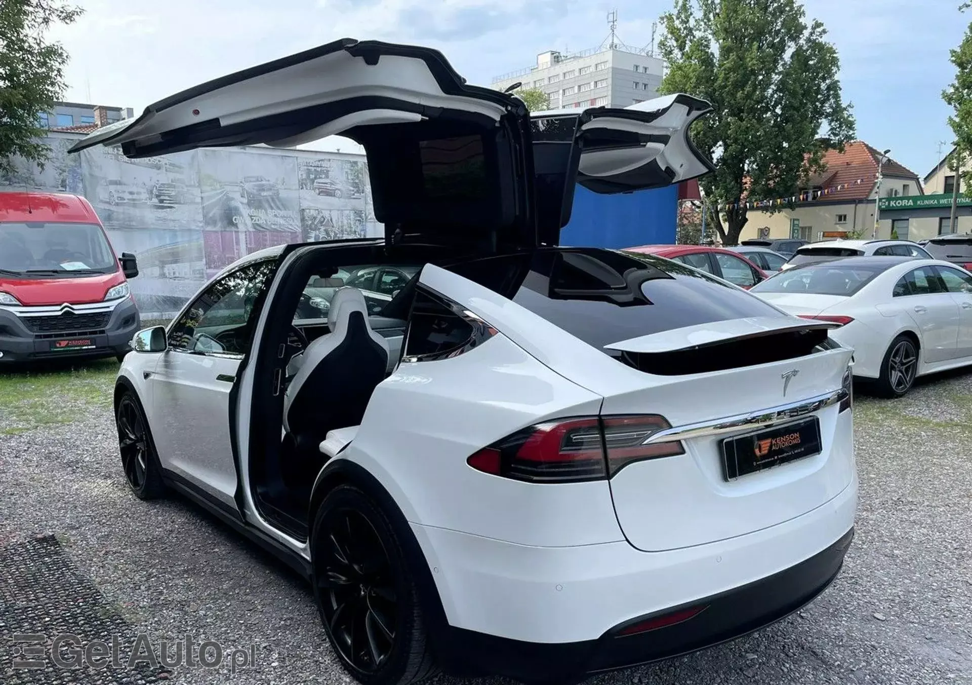 TESLA Model X 