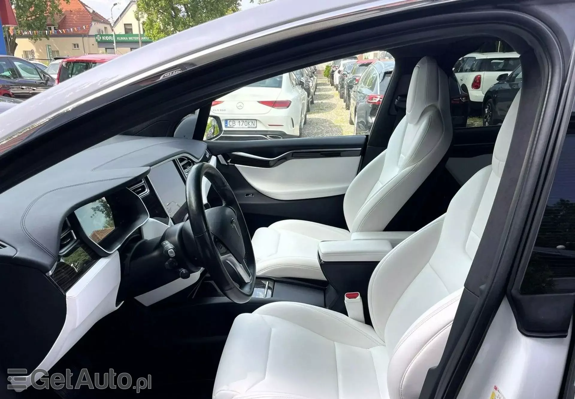 TESLA Model X 