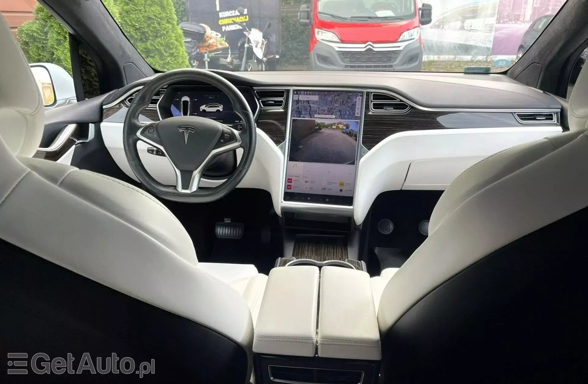 TESLA Model X 