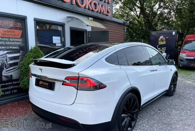 TESLA Model X 