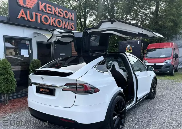 TESLA Model X 
