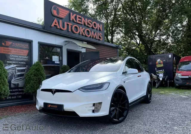 TESLA Model X 