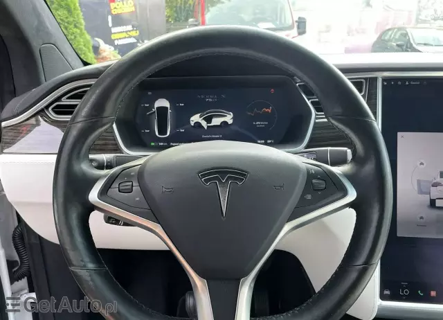 TESLA Model X 