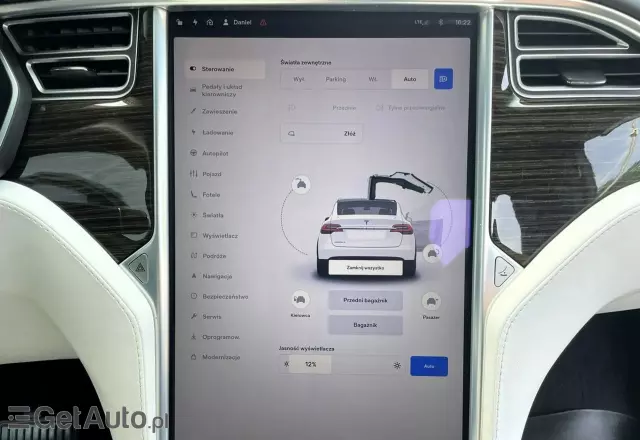 TESLA Model X 