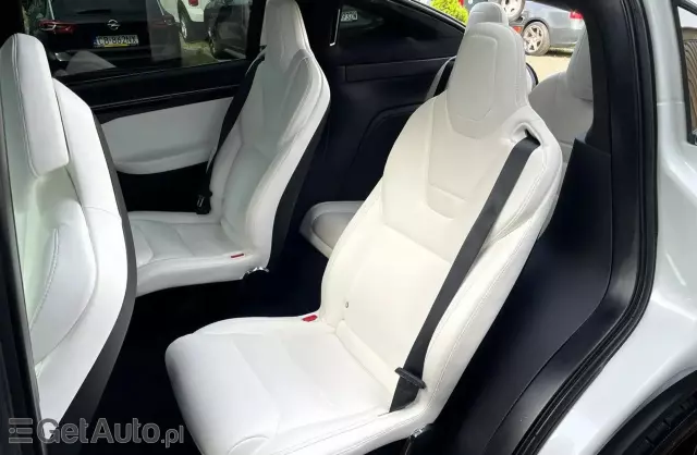 TESLA Model X 