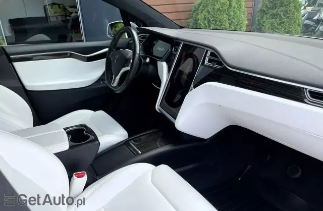 TESLA Model X 