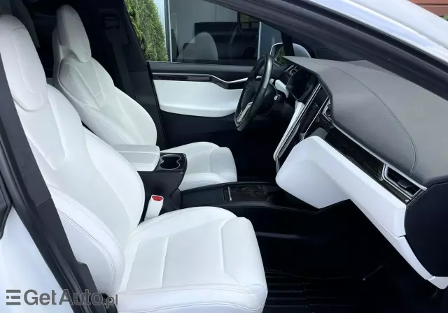 TESLA Model X 