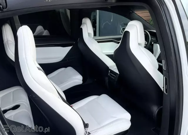 TESLA Model X 