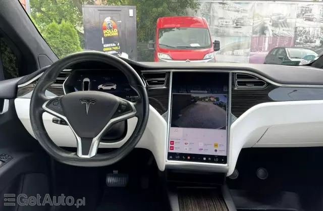 TESLA Model X 