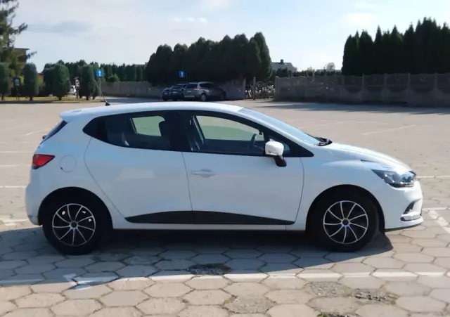 RENAULT Clio 1.2 16V 75 LIMITED