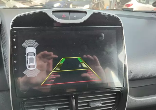 RENAULT Clio 1.2 16V 75 LIMITED