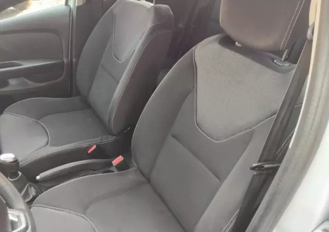 RENAULT Clio 1.2 16V 75 LIMITED