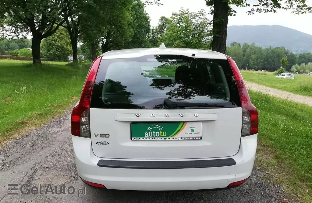 VOLVO V50 