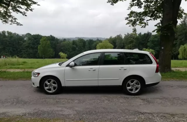 VOLVO V50 
