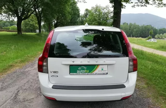 VOLVO V50 