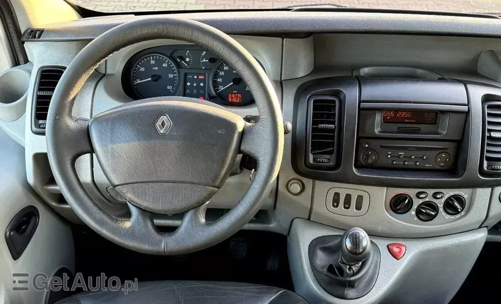 RENAULT Trafic 