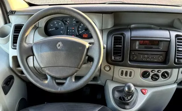 RENAULT Trafic 