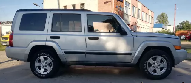 JEEP Commander 3.7 i V6 4WD (213 KM)