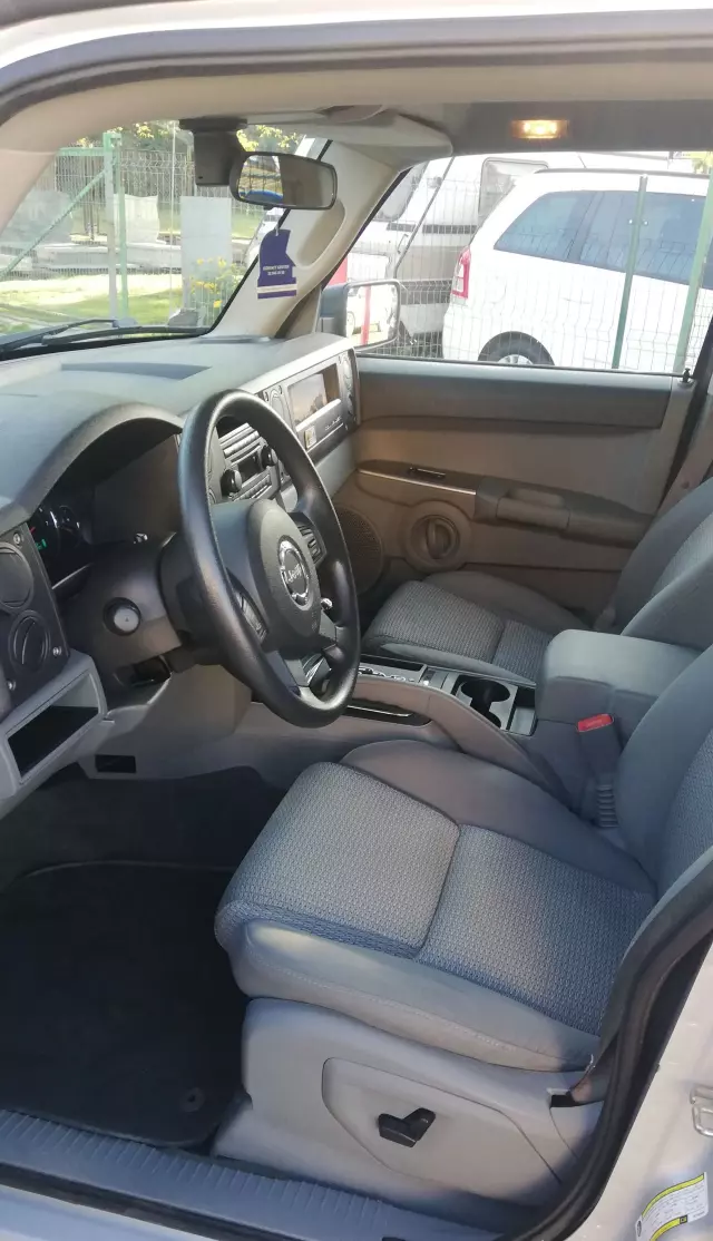 JEEP Commander 3.7 i V6 4WD (213 KM)