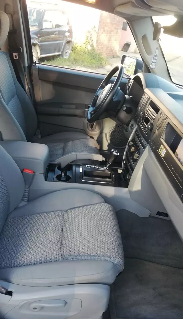 JEEP Commander 3.7 i V6 4WD (213 KM)