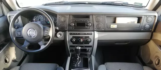 JEEP Commander 3.7 i V6 4WD (213 KM)