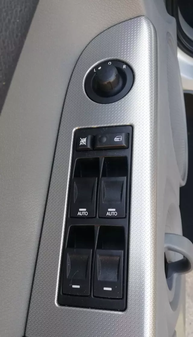 JEEP Commander 3.7 i V6 4WD (213 KM)