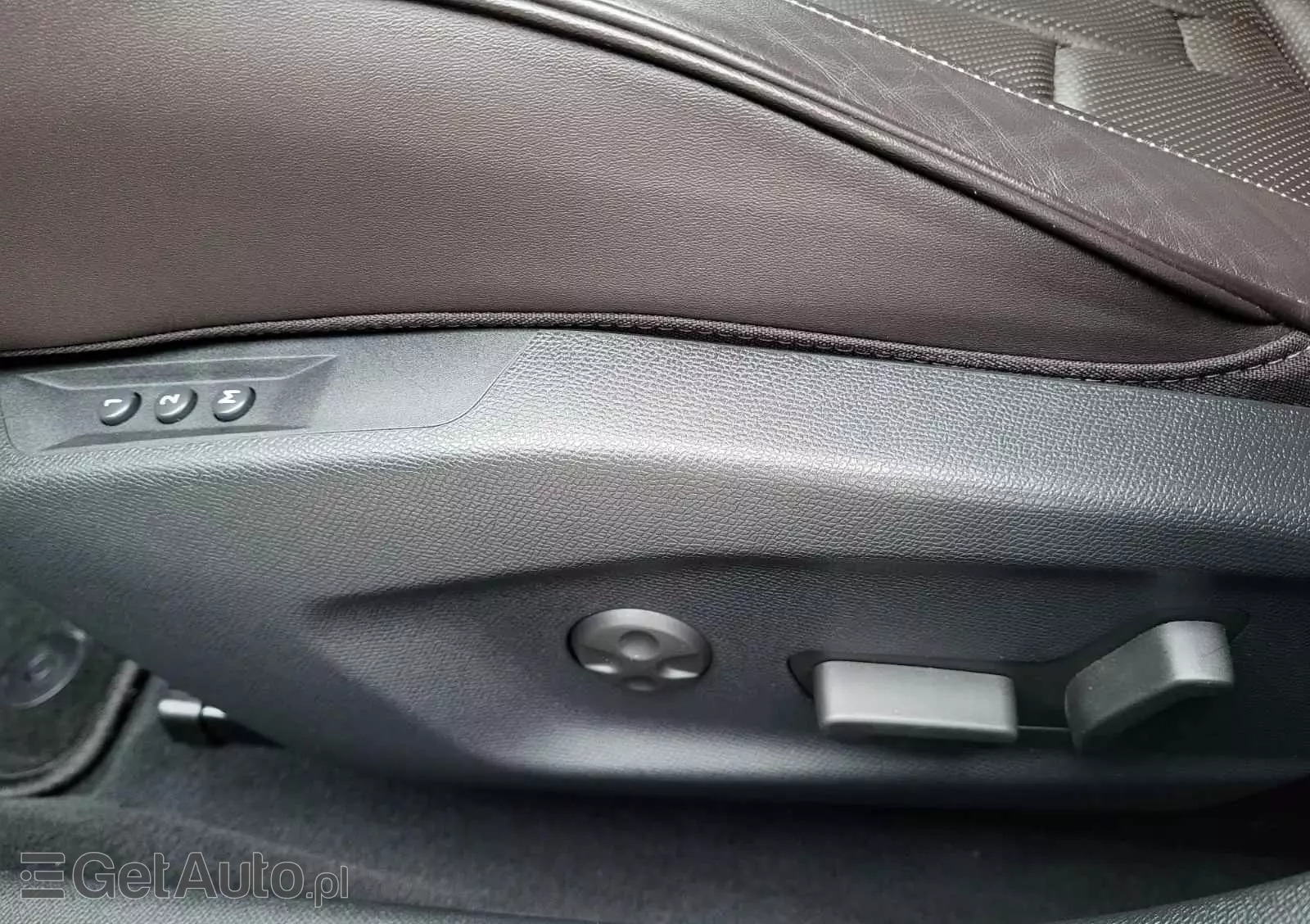 CITROËN DS4 E-TENSE 225 BASTILLE