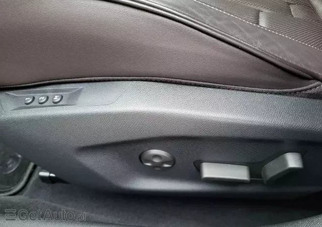 CITROËN DS4 E-TENSE 225 BASTILLE