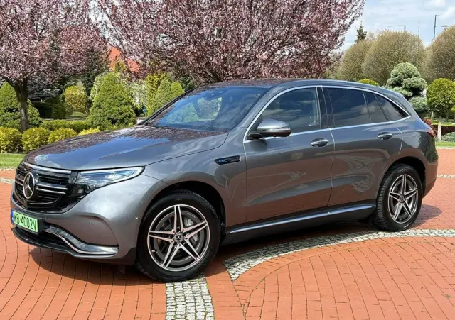 MERCEDES-BENZ EQC 