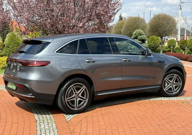 MERCEDES-BENZ EQC 