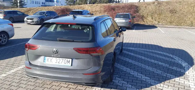 VOLKSWAGEN Golf Life