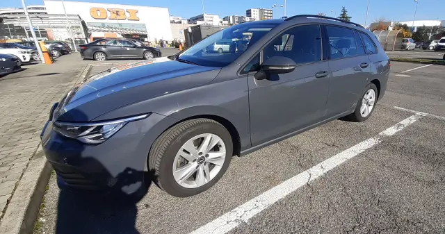 VOLKSWAGEN Golf Life