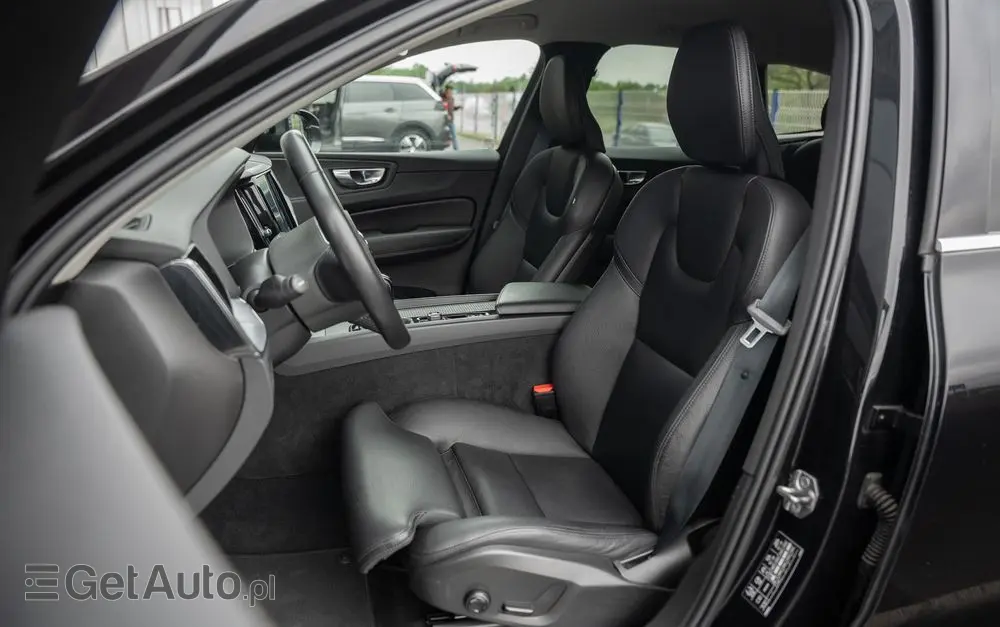 VOLVO XC 60 D3 Drive-E Momentum