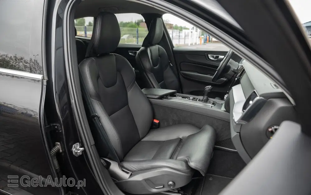 VOLVO XC 60 D3 Drive-E Momentum