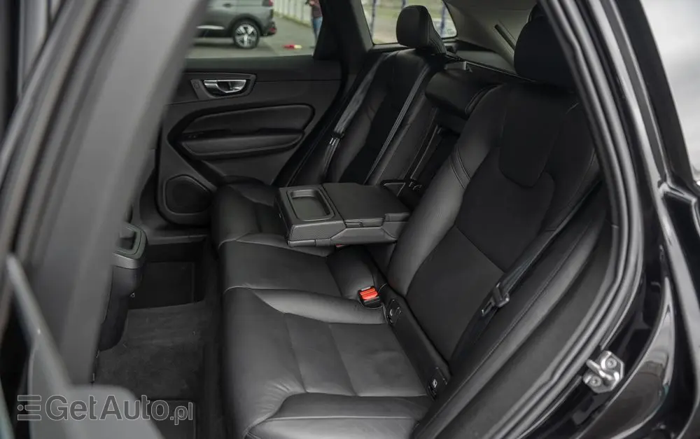 VOLVO XC 60 D3 Drive-E Momentum