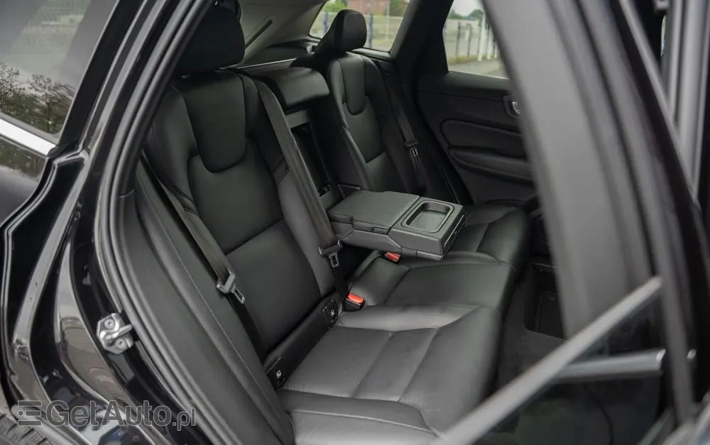 VOLVO XC 60 D3 Drive-E Momentum