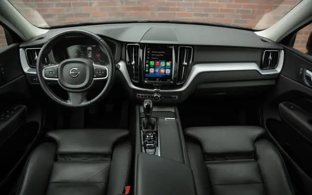 VOLVO XC 60 D3 Drive-E Momentum