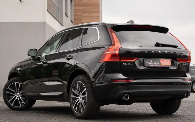 VOLVO XC 60 D3 Drive-E Momentum