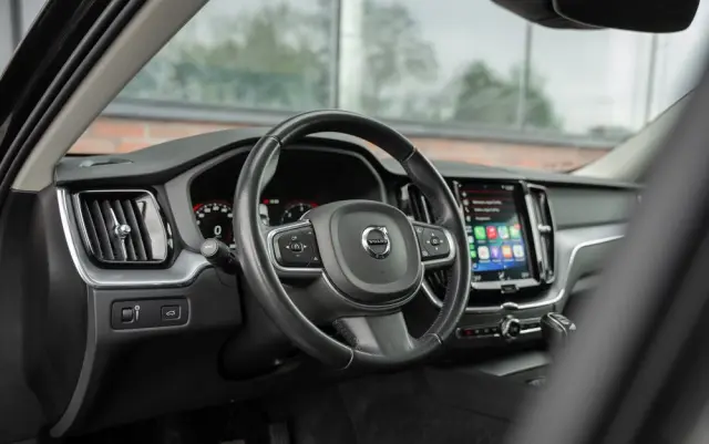 VOLVO XC 60 D3 Drive-E Momentum