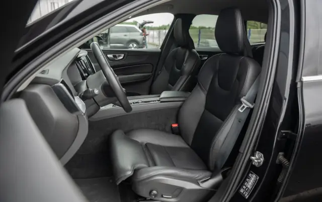 VOLVO XC 60 D3 Drive-E Momentum