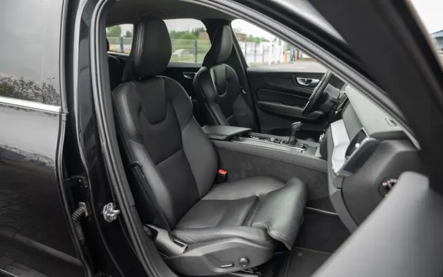 VOLVO XC 60 D3 Drive-E Momentum