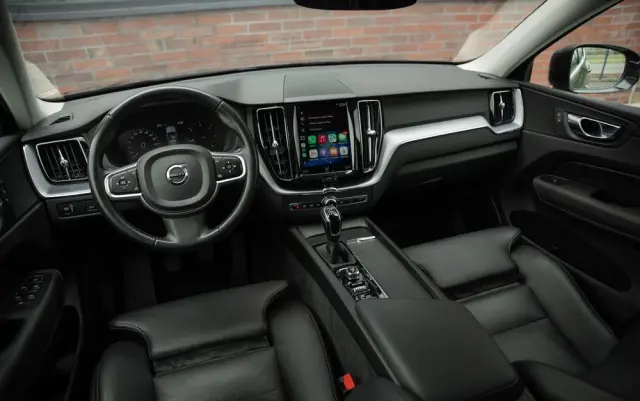 VOLVO XC 60 D3 Drive-E Momentum