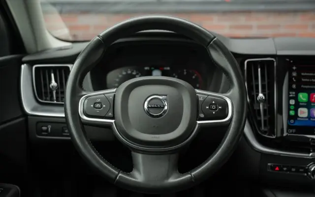 VOLVO XC 60 D3 Drive-E Momentum
