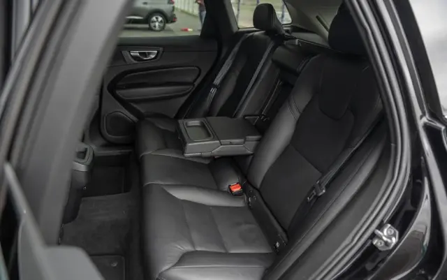 VOLVO XC 60 D3 Drive-E Momentum