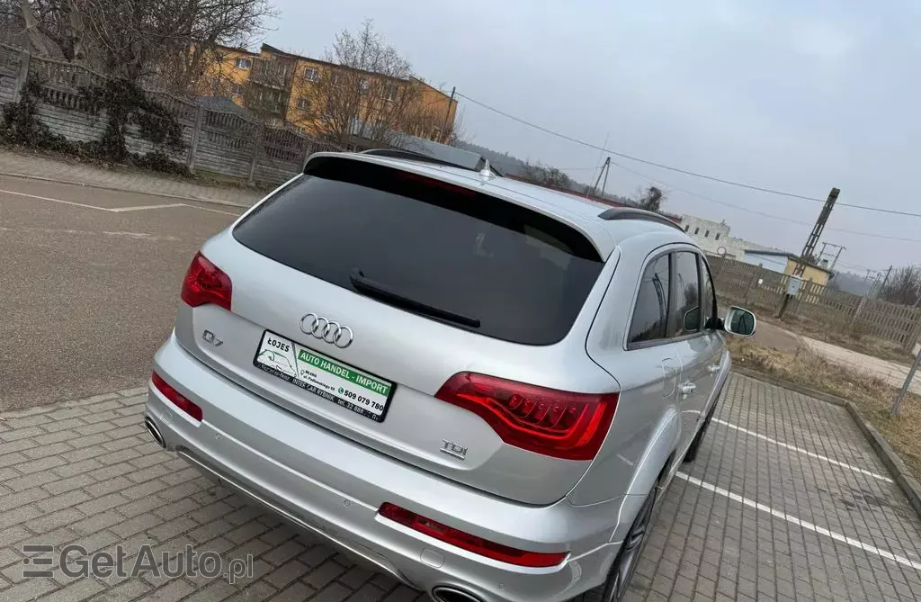 AUDI Q7 